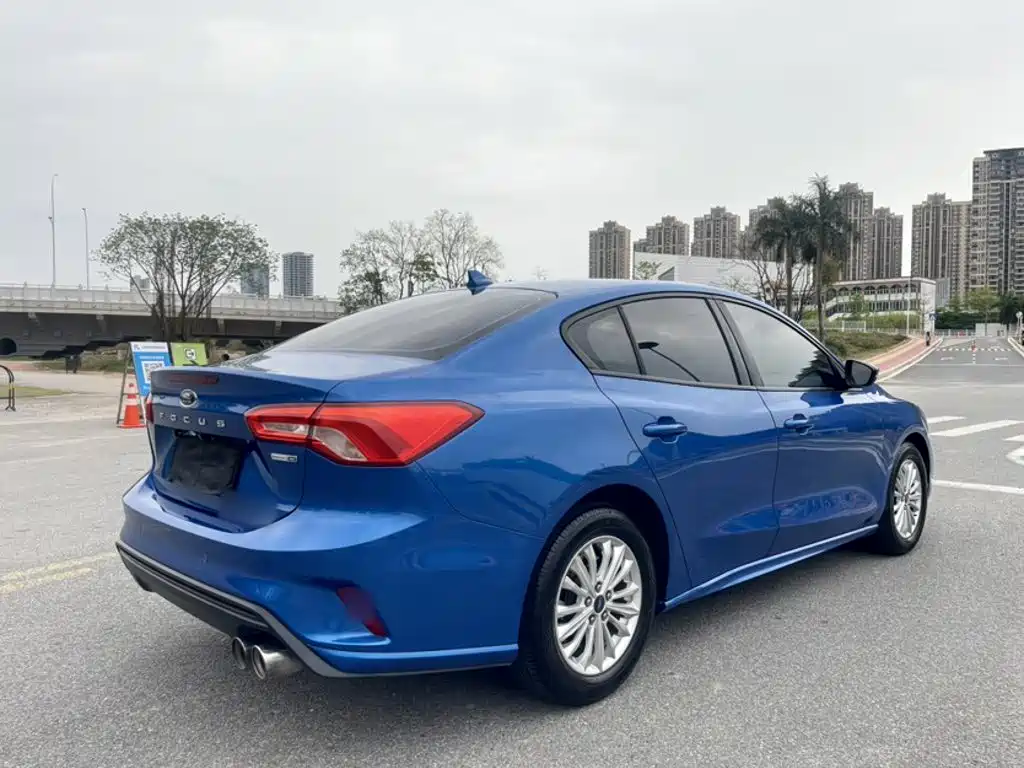 Фото 25 - Ford Focus