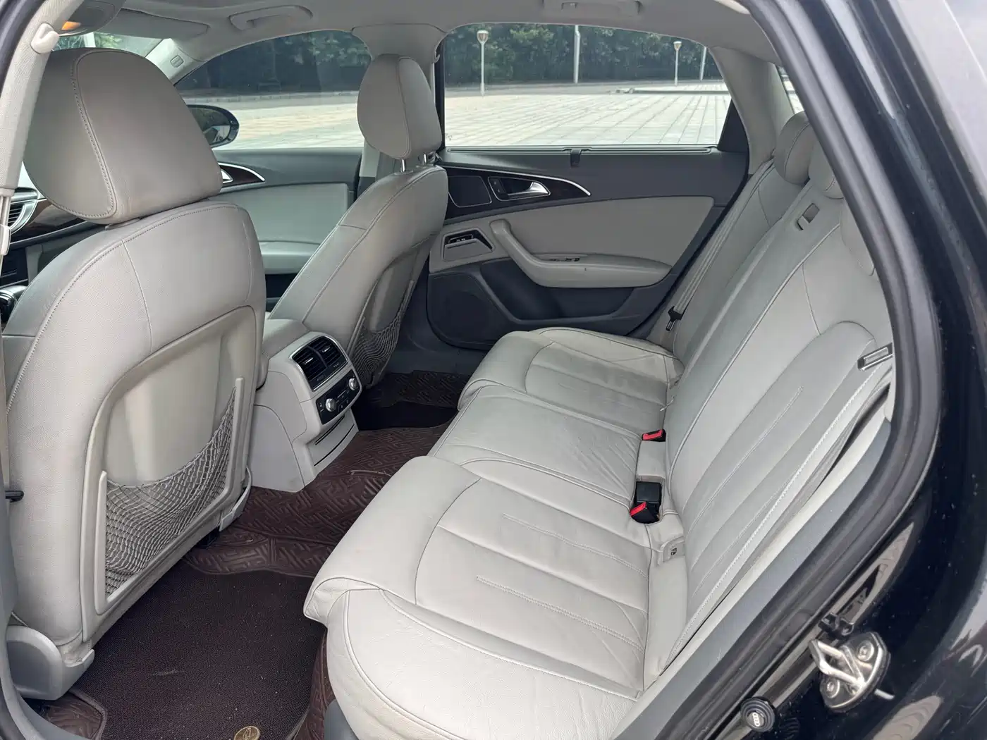 Фото 5 - Audi A6L