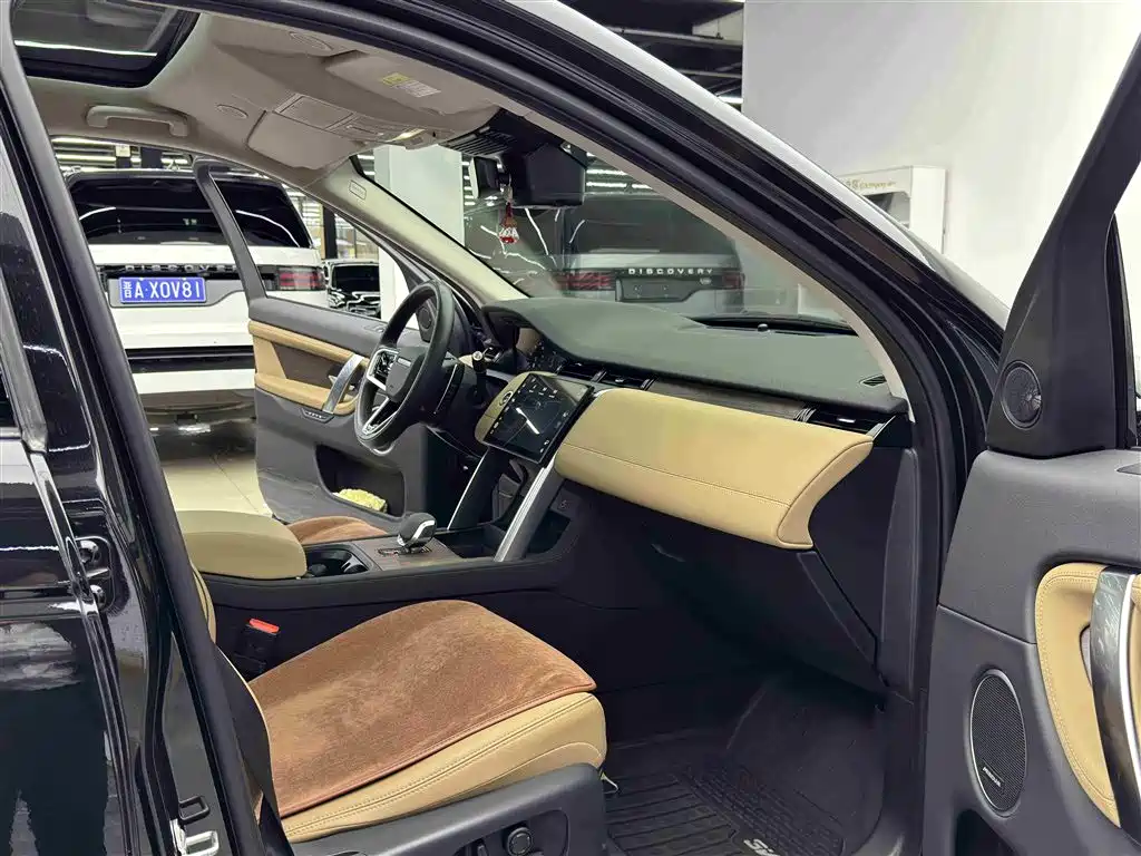 Land Rover Discovery Sport 2025 249PS Performance Tech Edition фото 8