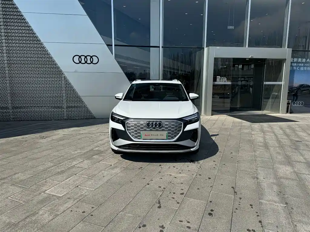 AUDI Q4 E TRON
