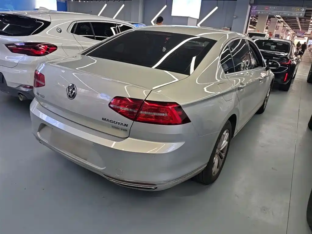 Volkswagen Magotan 2018 330TSI DSG Luxury фото 7