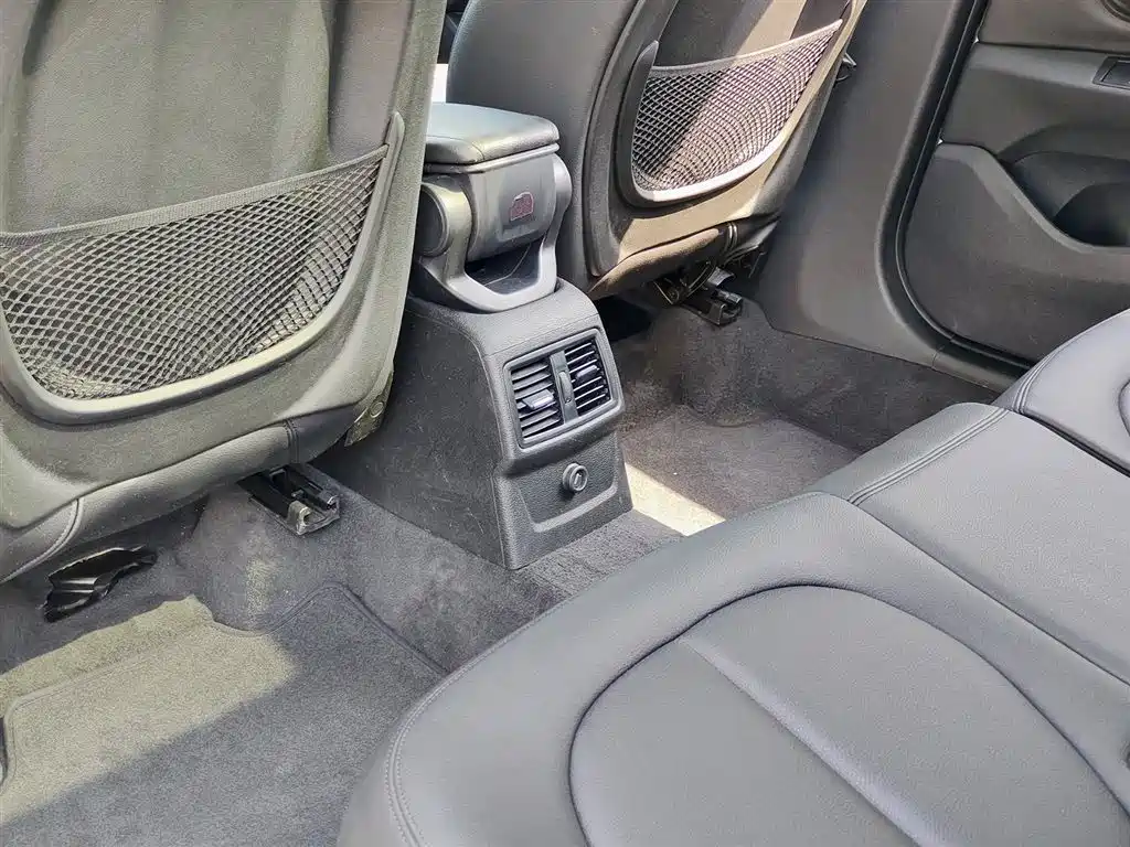 BMW X1 2016 sDrive18Li Premium Model фото 9
