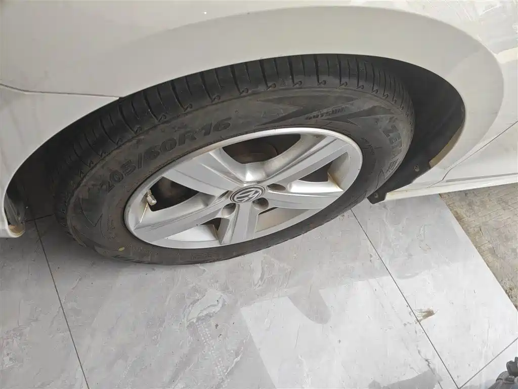 Volkswagen Lamando 2015 230TSI DSG Style фото 23