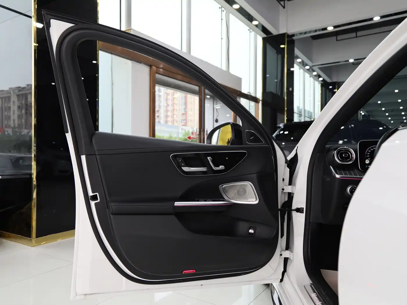 Mercedes-Benz C-Class 2023 Facelift II C 260 L Night Edition фото 5
