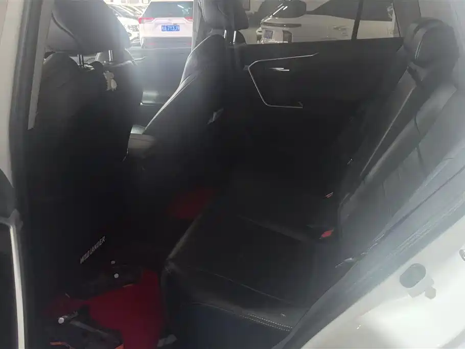 Toyota Wildlander 2020 2.0L CVT AWD Premium Edition фото 11