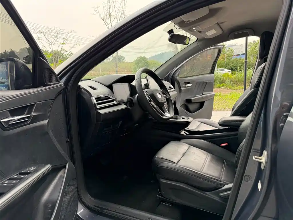 BYD E2