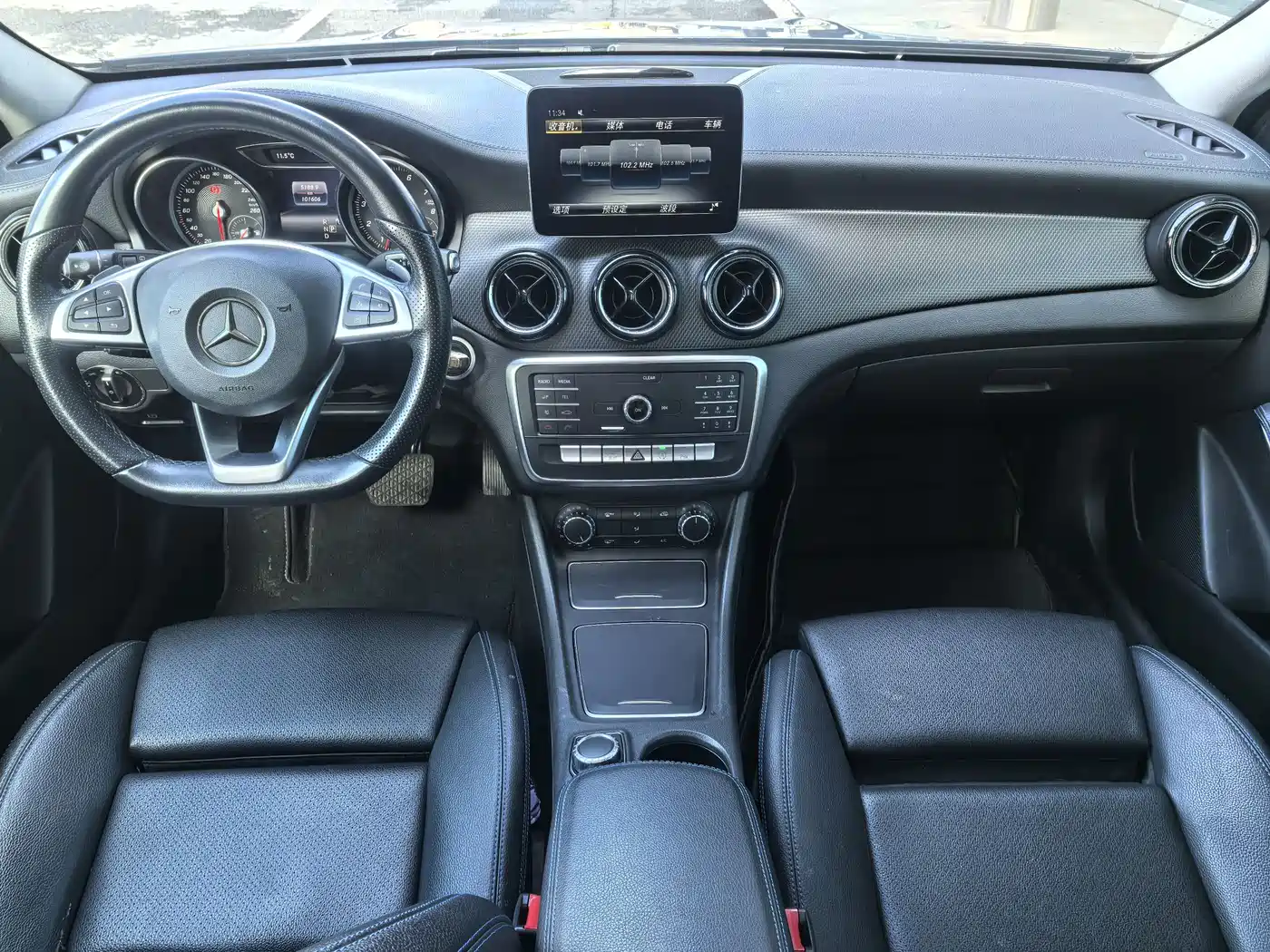 MERCEDES-BENZ GLA