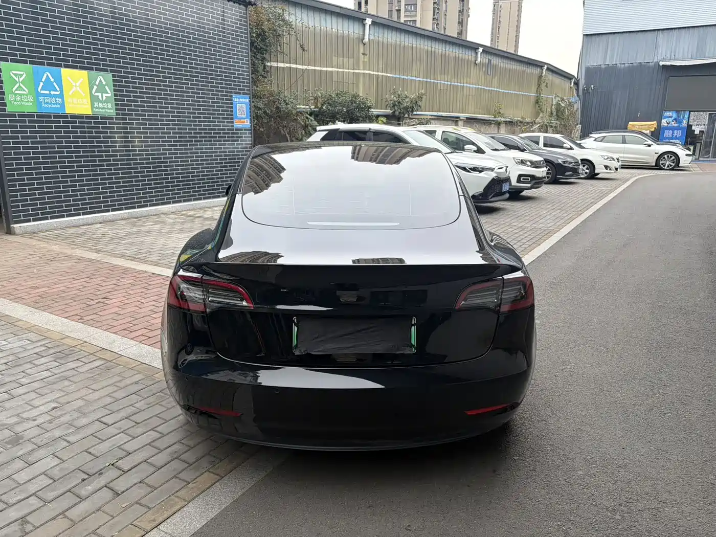 TESLA MODEL 3