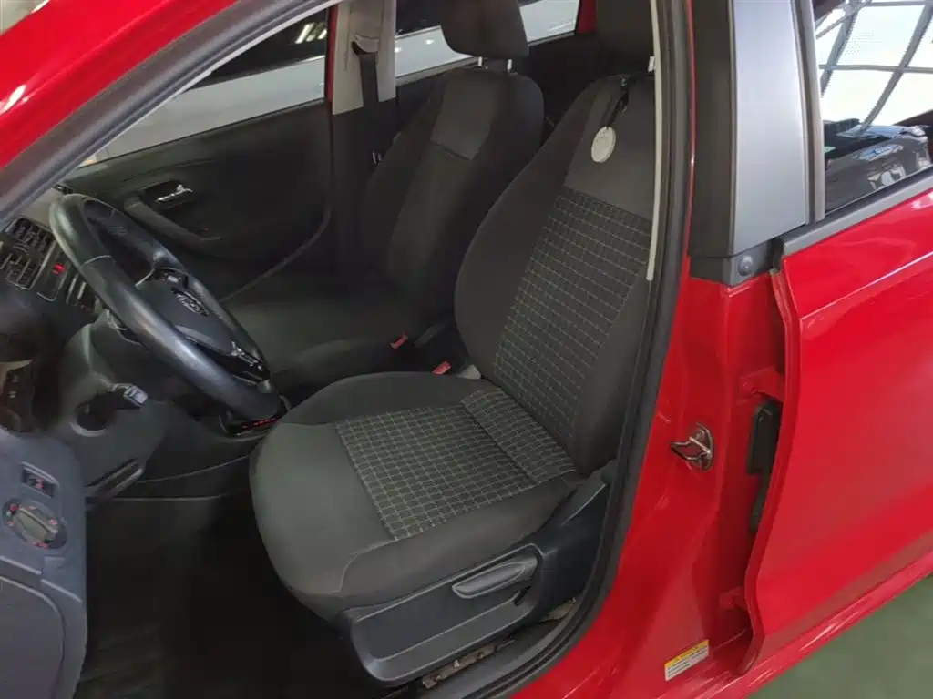 Volkswagen Polo 2016 1.6L Automatic Comfort фото 15