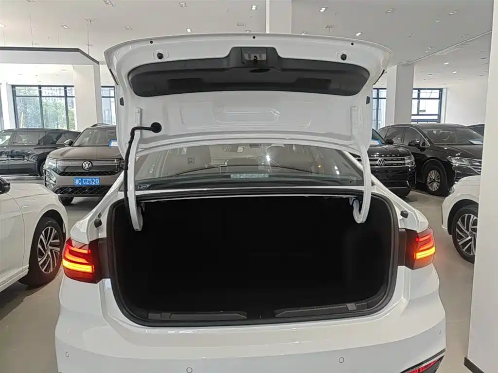 Volkswagen Lavida 2024 Model 300TSI DSG Starlight Leading Edition фото 19
