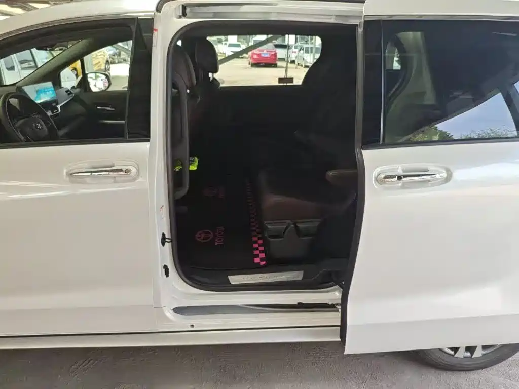 Toyota Granvia 2026 2024 2.5L Hybrid Premium PLUS 4WD Edition