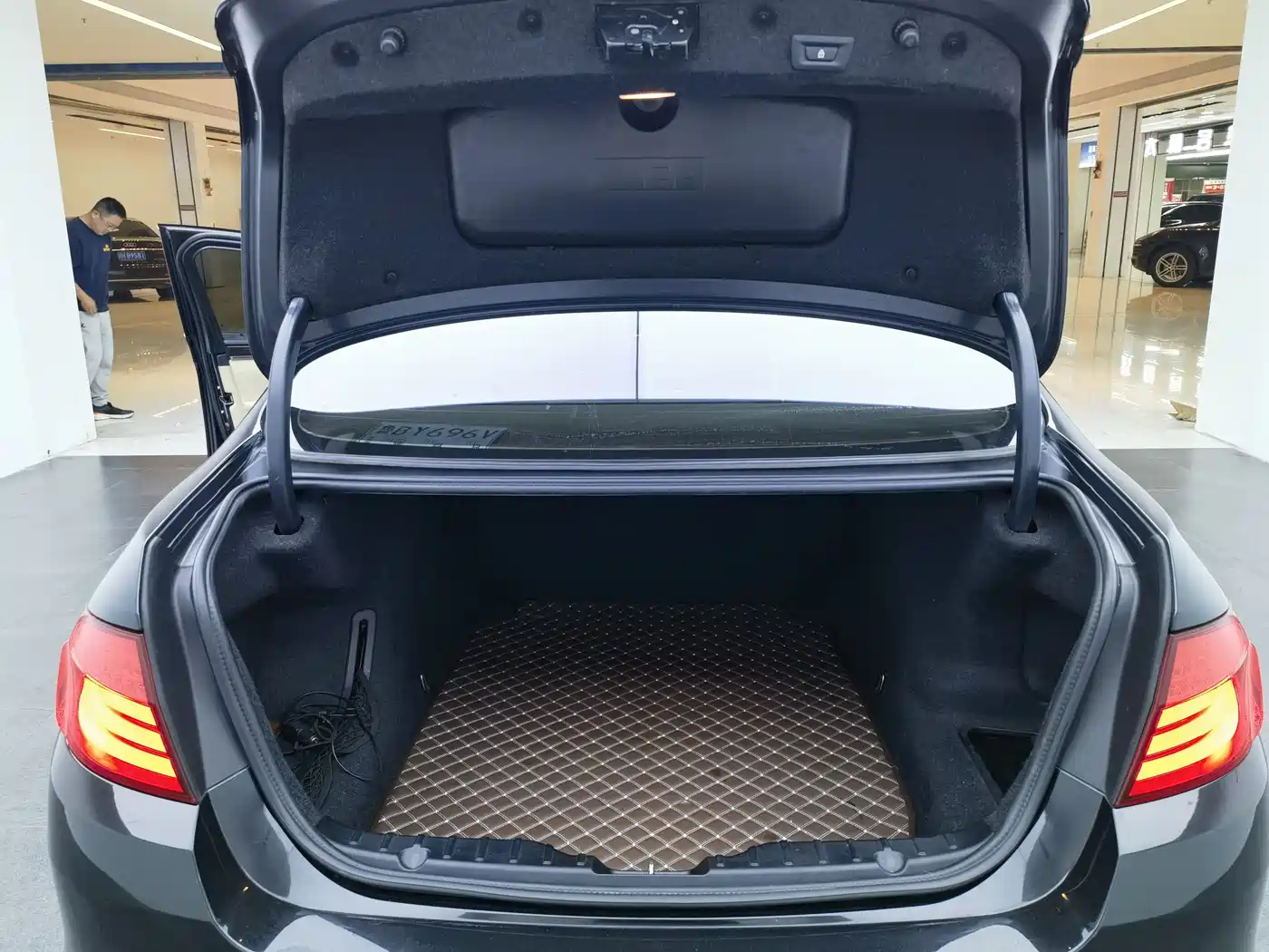 BMW 5 Series 2011 535Li Luxury фото 7