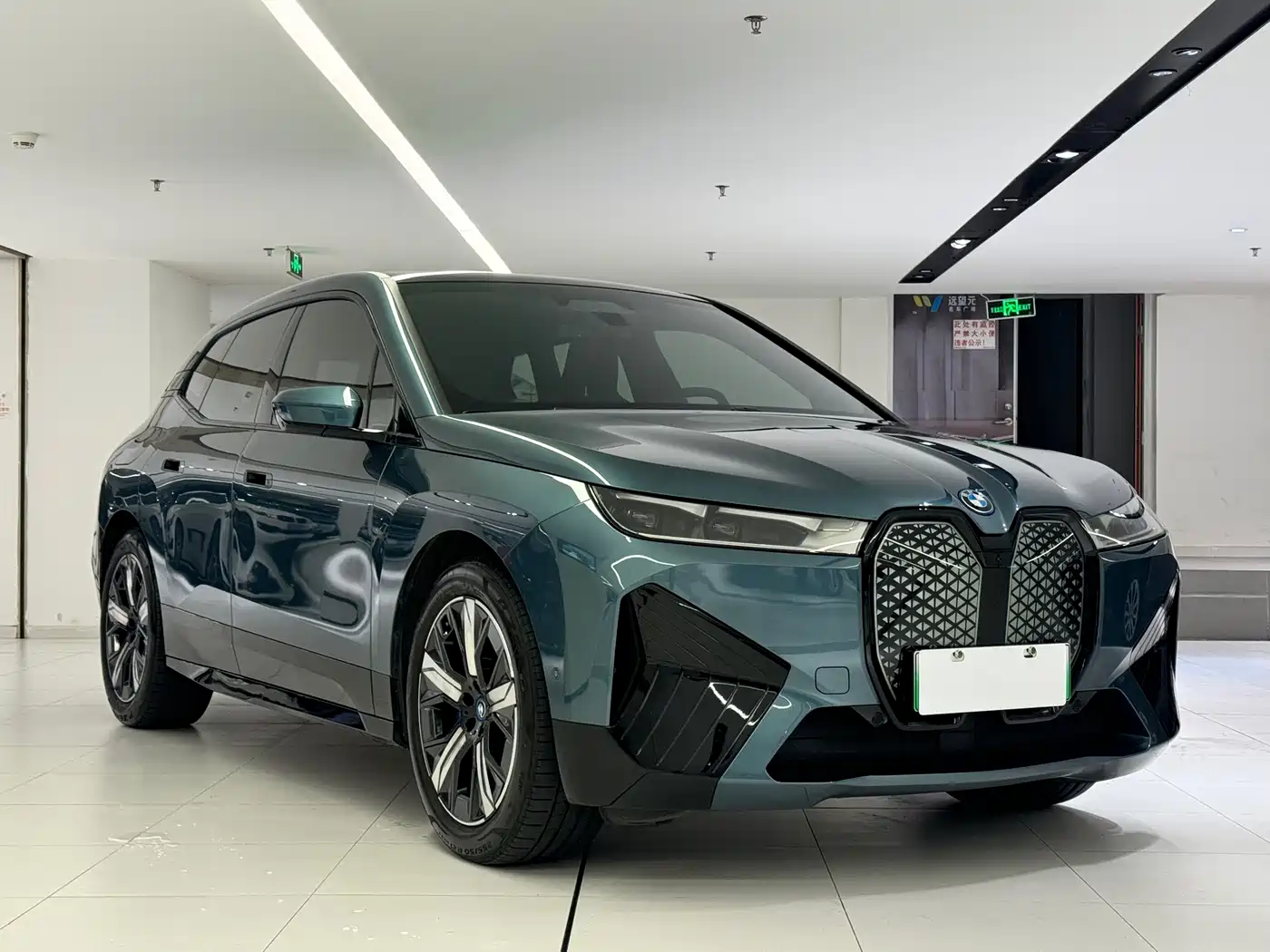 BMW iX 2023 Facelift xDrive40 фото 3