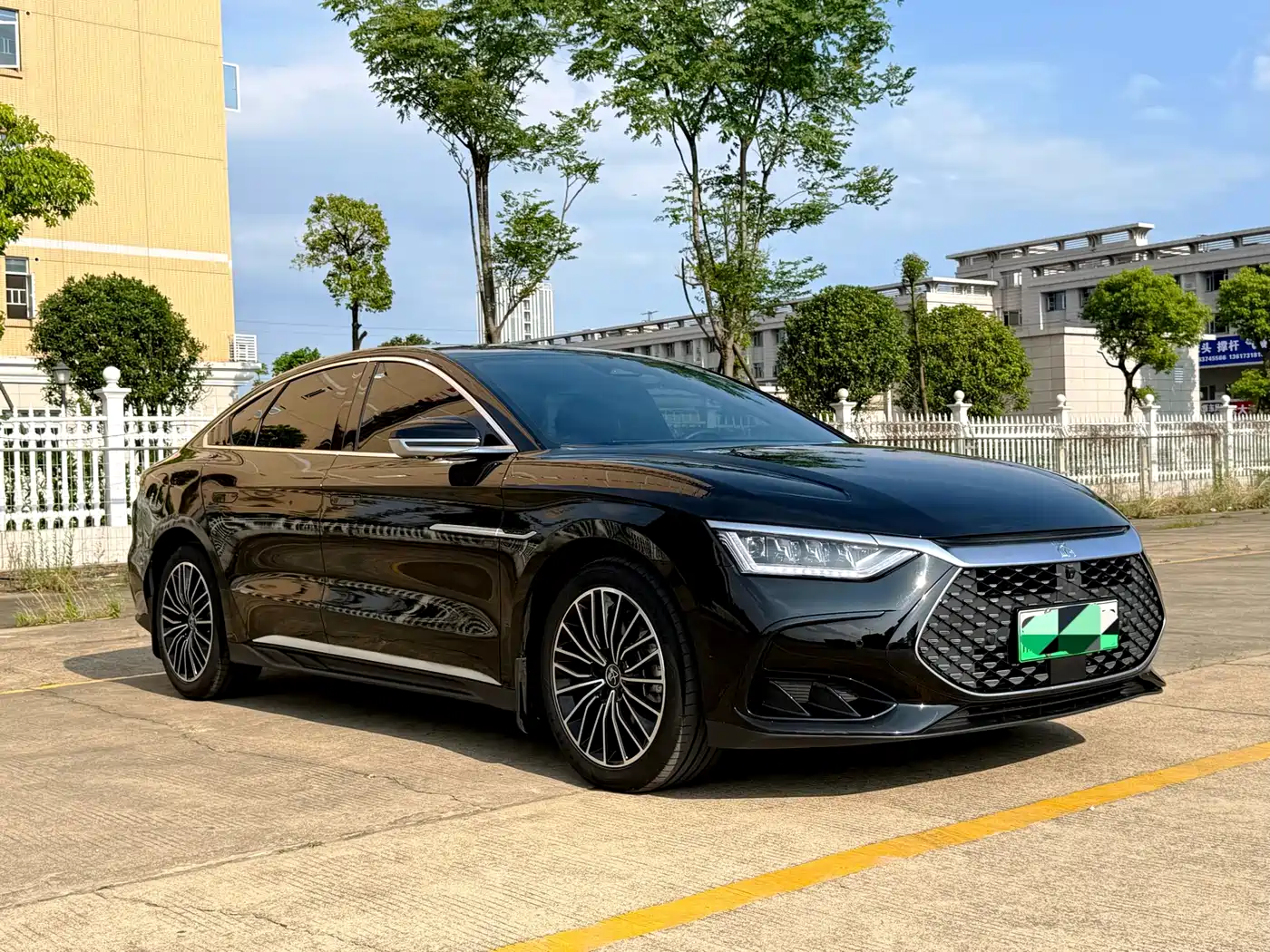 BYD Han 2024 DM-i Glory Edition 121KM Honor фото 3