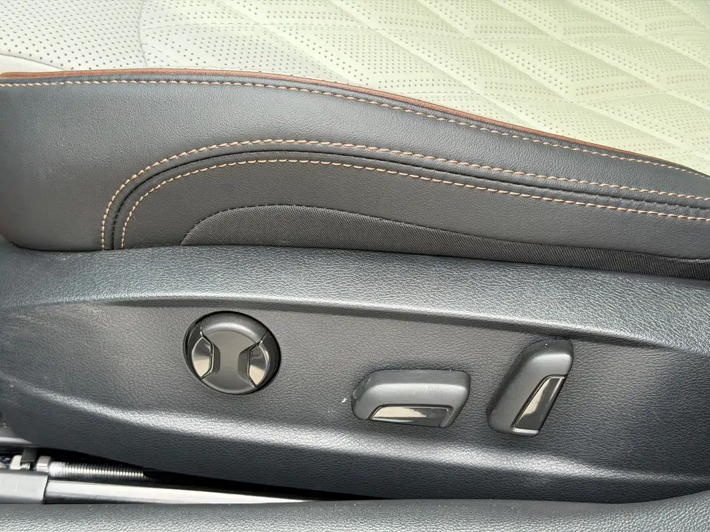 Volkswagen Magotan 2025 Popular Edition 330TSI DSG Luxury фото 12