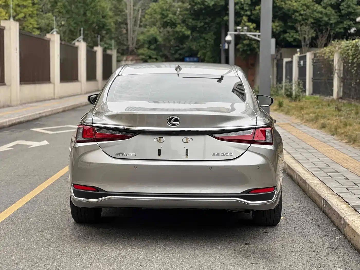 Фото 7 - Lexus ES