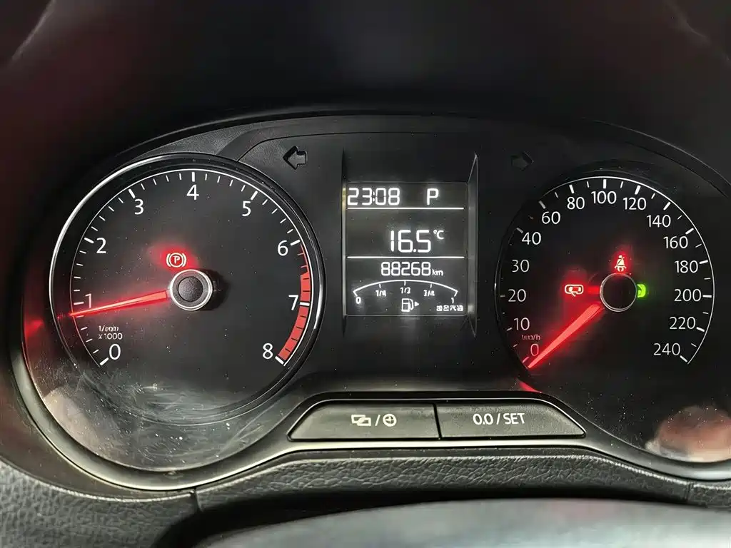 Volkswagen Polo 2016 1.4L Automatic Trend фото 12
