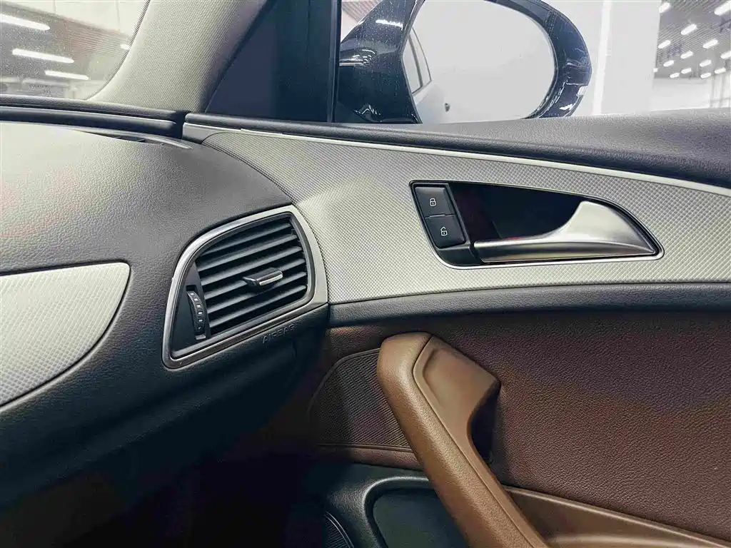 Фото 16 - Audi A6L