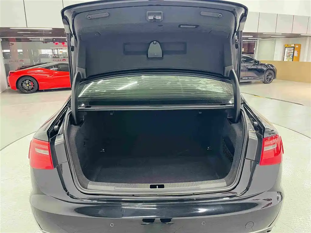 Фото 18 - Audi A6L