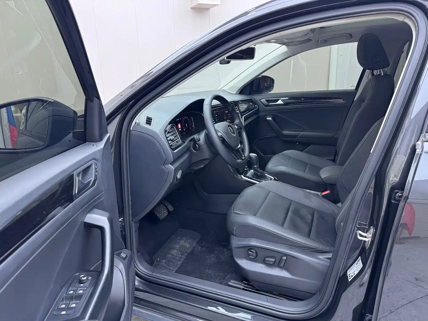 VOLKSWAGEN T ROC EXPLORING SONGS