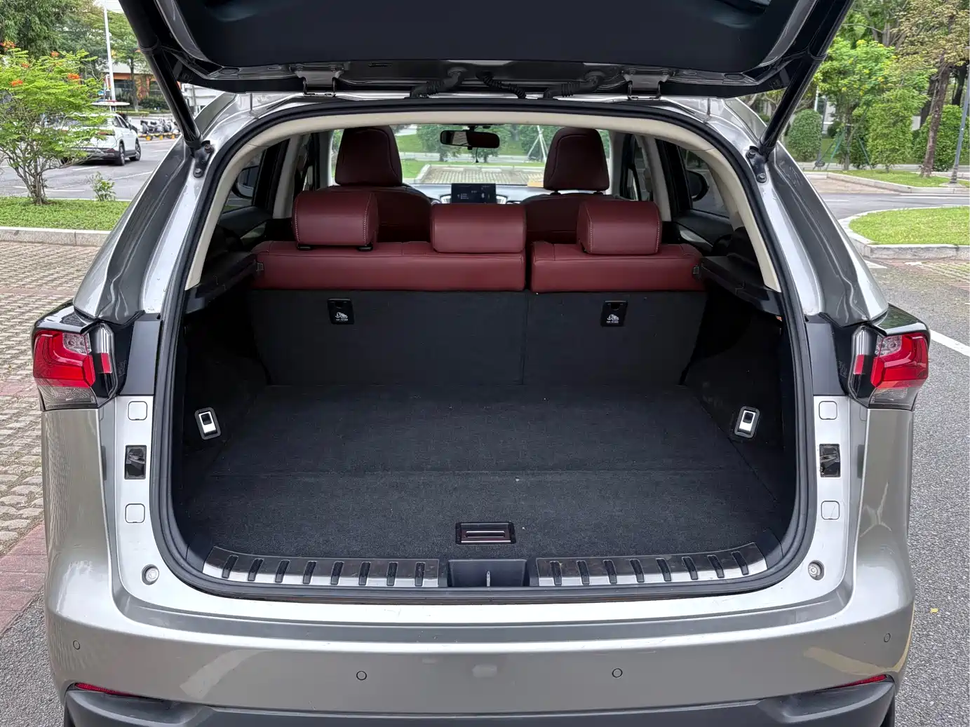 Lexus NX 2015 300h FWD Luxury фото 9
