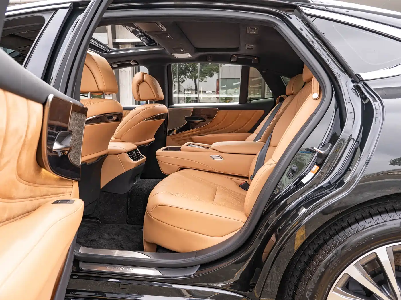 Lexus LS 2025 2024 Model 500h Luxury Edition
