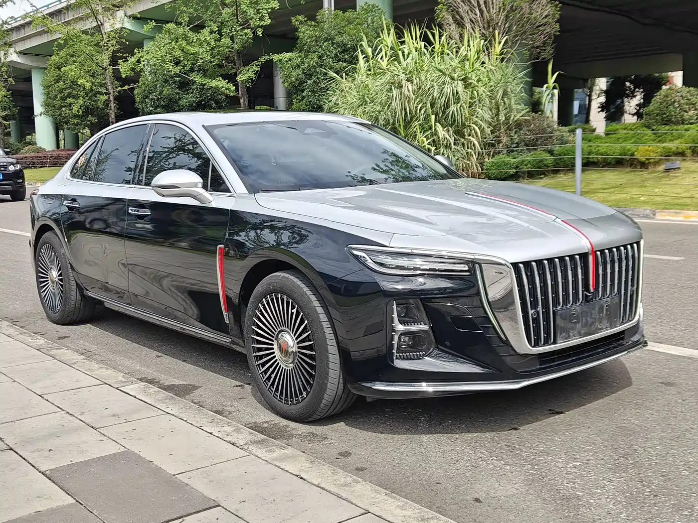 Hongqi H5 2023 1.5T HEV Smart Connect Leader Edition фото 3