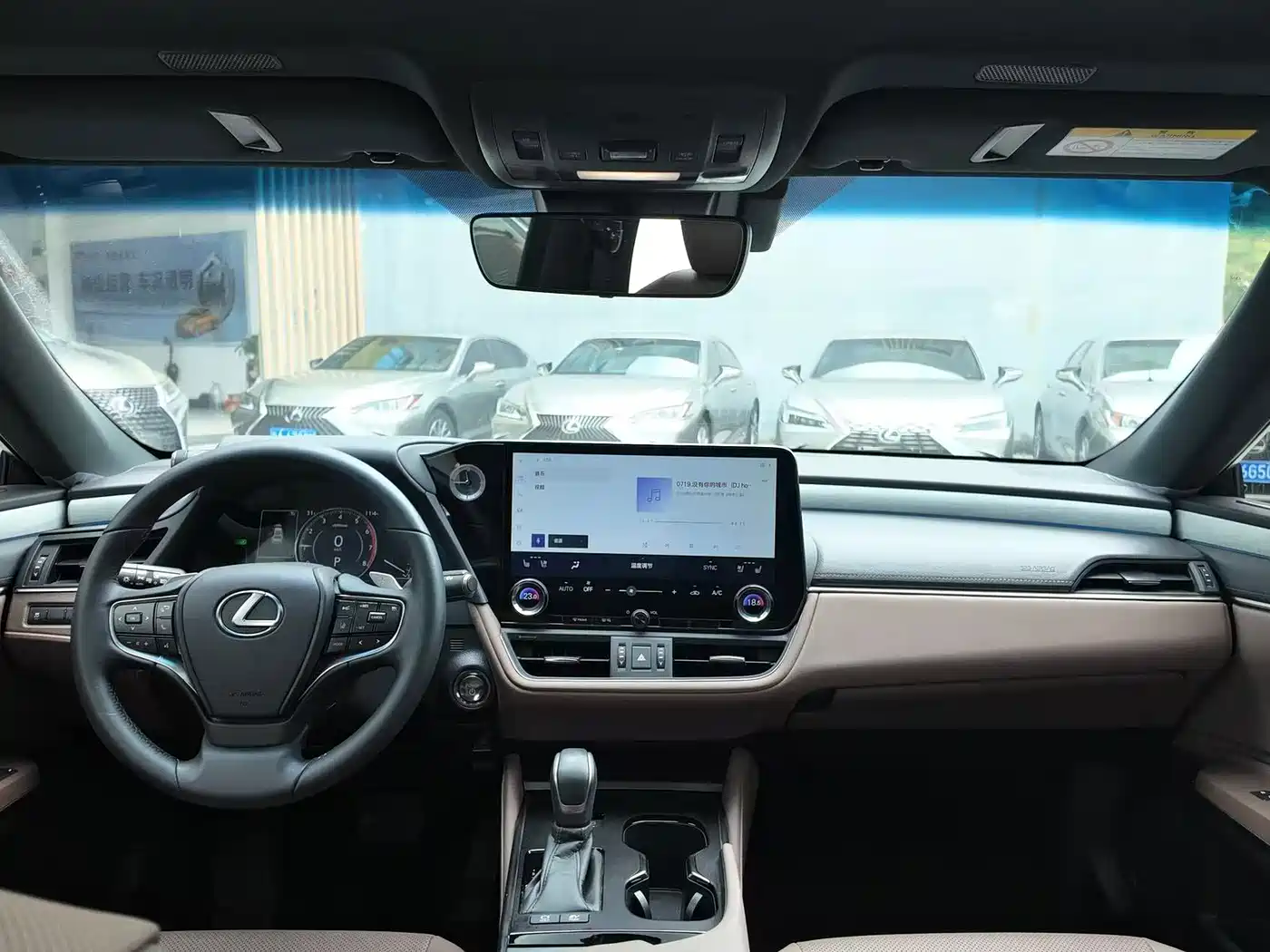 Фото 8 - Lexus ES