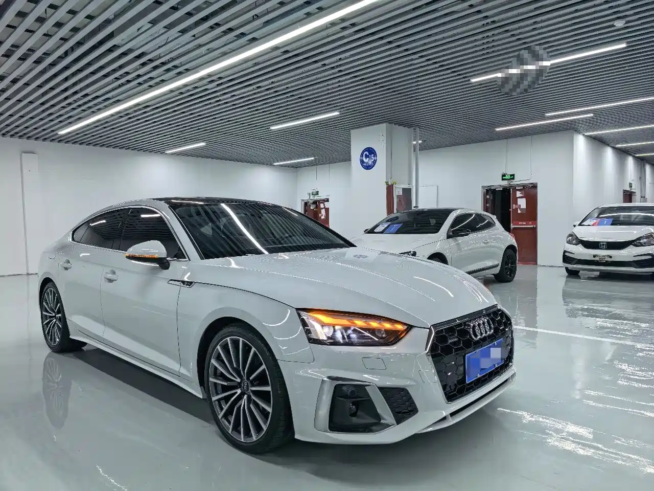 Audi A5 (Import) 2023 Sportback 40 TFSI quattro Luxury Dynamic фото 3