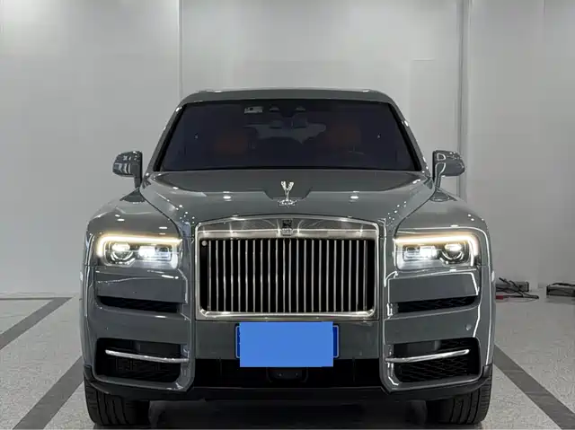 Rolls-Royce Cullinan 5 мест
