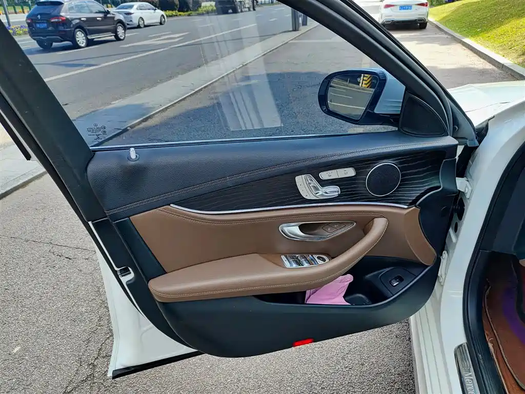 Mercedes-Benz E-Class 2021 E 300 L Sport Fashion фото 6