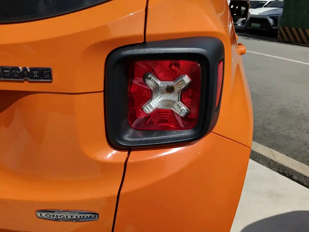 Photo 24 - Jeep Renegade