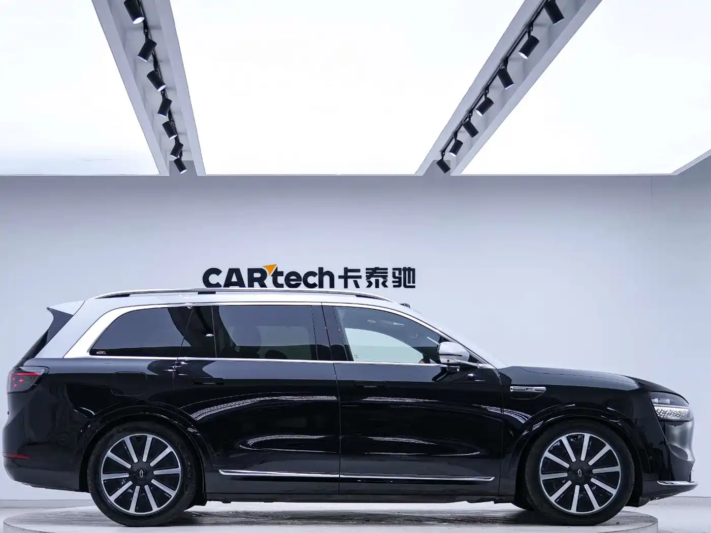 AITO Wenjie AITO M9 2024 Range Extender Max Edition 42kWh 6-seater фото 4