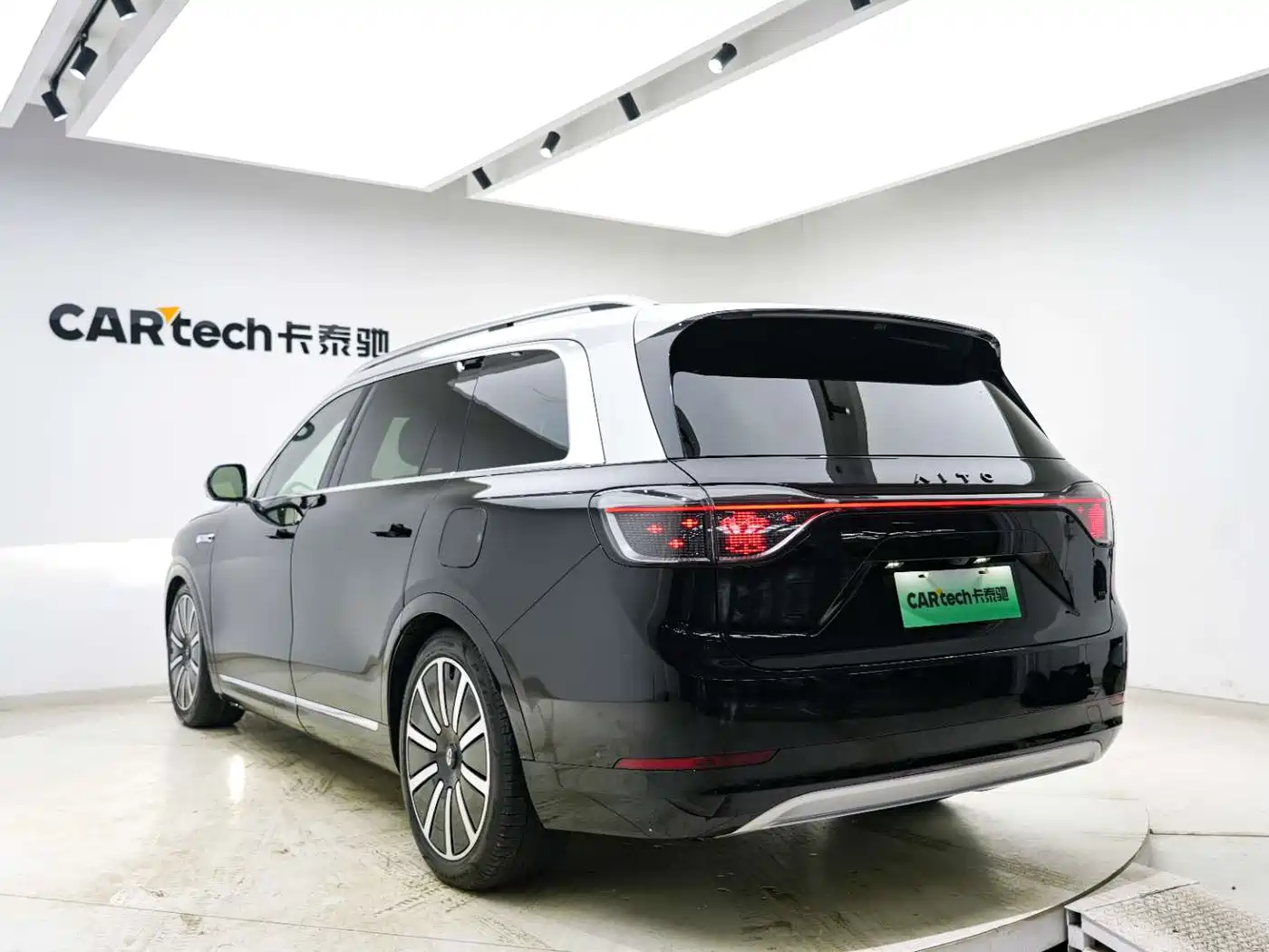AITO Wenjie AITO M9 2024 Range Extender Max Edition 42kWh 6-seater фото 18