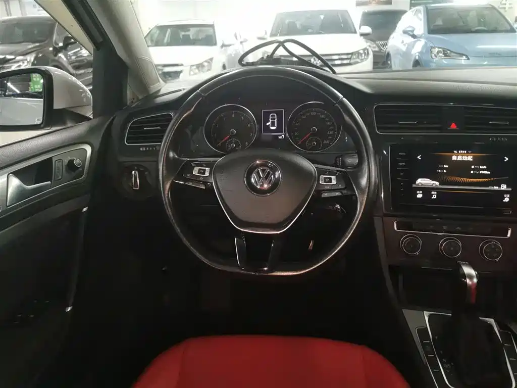 Volkswagen Golf 2020 200TSI DSG Comfort Progressive Edition фото 11
