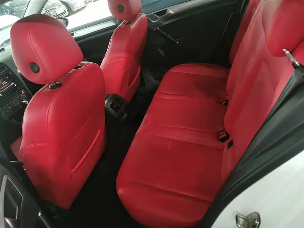 Volkswagen Golf 2020 200TSI DSG Comfort Progressive Edition фото 17