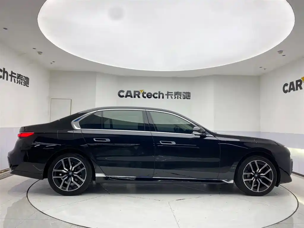BMW 7-SERIES