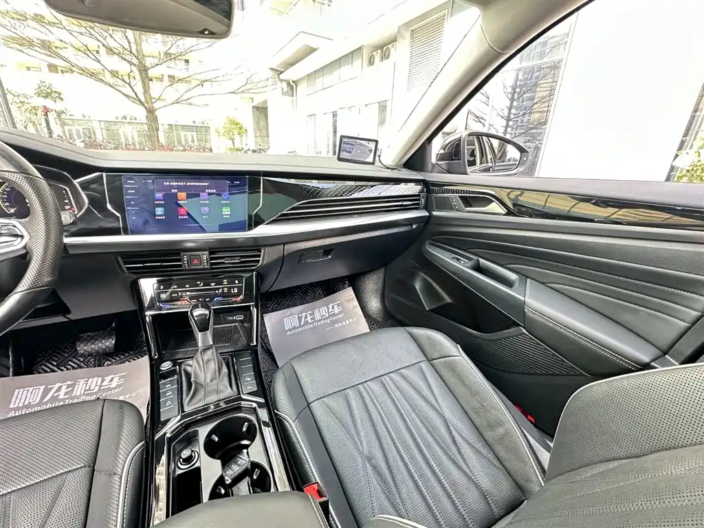 Volkswagen Passat 2022 330TSI Starlight Luxury Edition фото 7