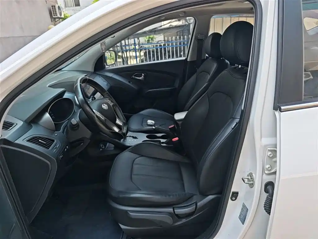 Hyundai Beijing Hyundai ix35 2015 2.0L Automatic 2WD Smart Type China IV фото 15