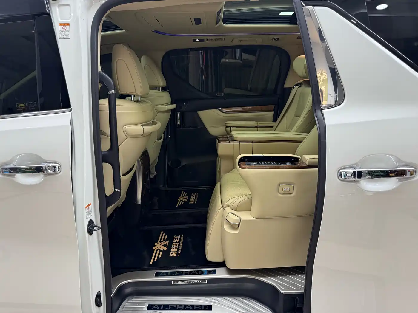 Toyota Alphard 2018 3.5L Premium фото 19