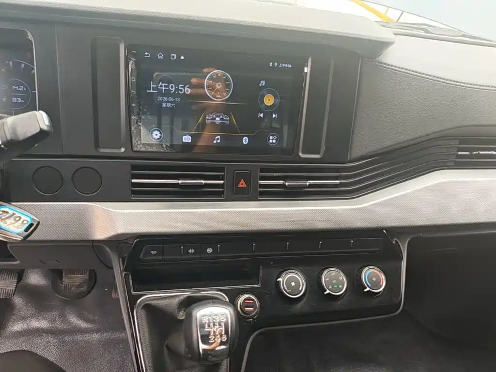 Dongfeng Yufeng Yufeng 2024 2023 V9+ 2.3T Manual FWD Van Short Wheelbase Medium Roof 3 Seater