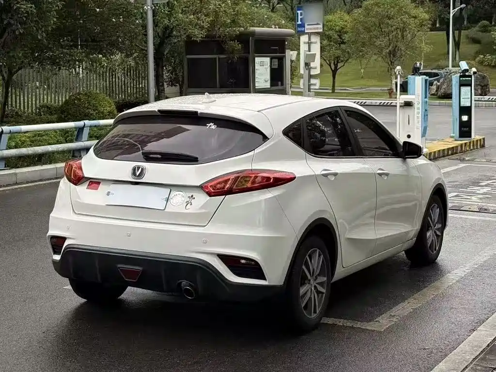 Photo 7 - Changan Eado XT
