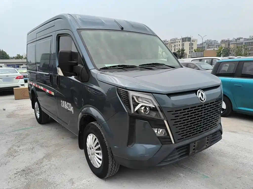 Dongfeng Yufeng Yufeng 2024 2023 V9+ 2.3T Manual FWD Van Short Wheelbase Medium Roof 3 Seater
