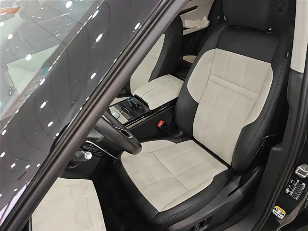 Land Rover Range Rover Evoque 2023 Range Rover Evoque L 249PS Luxury Edition фото 15