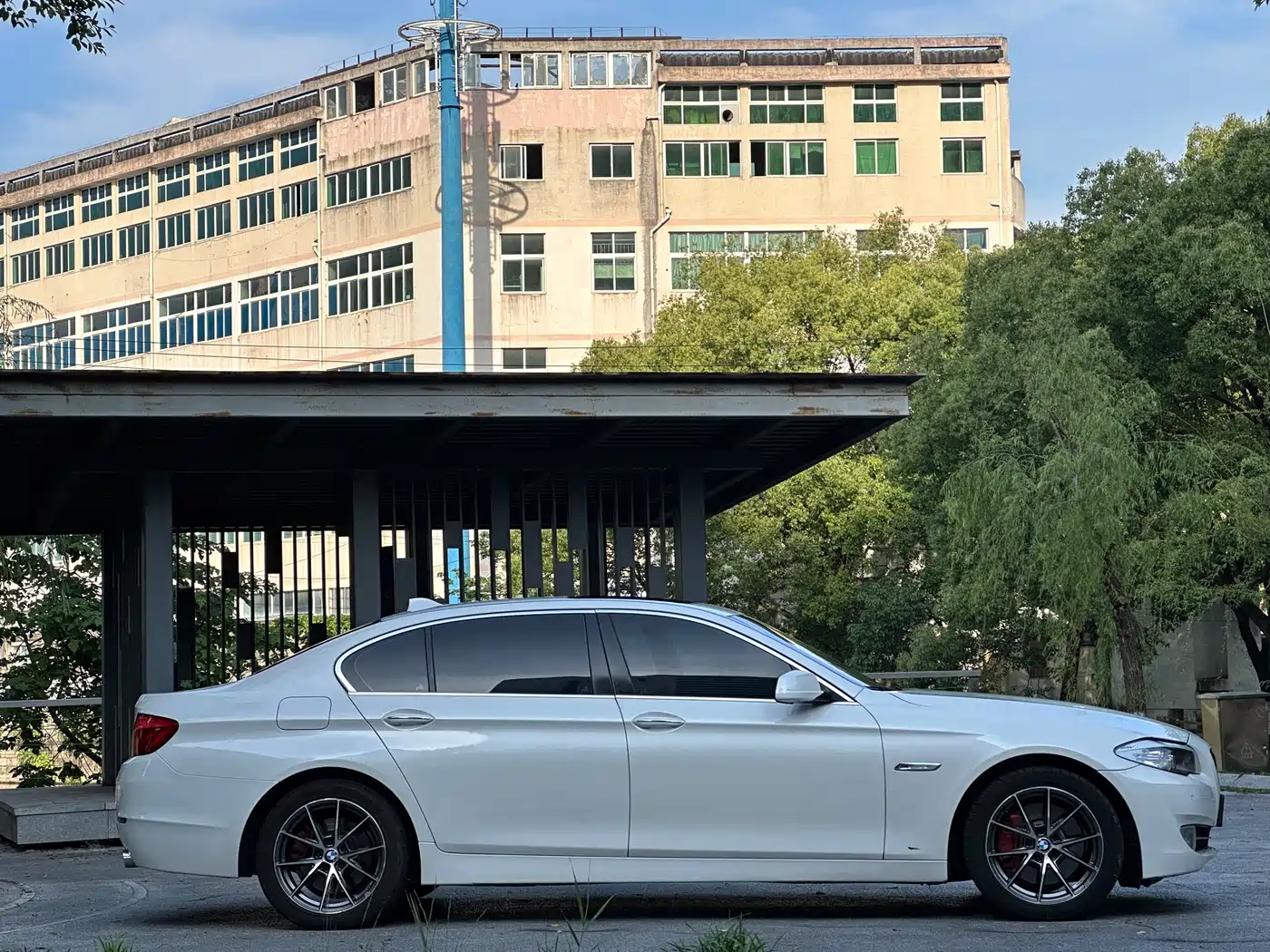 BMW 5 Series 2011 535Li Luxury фото 8