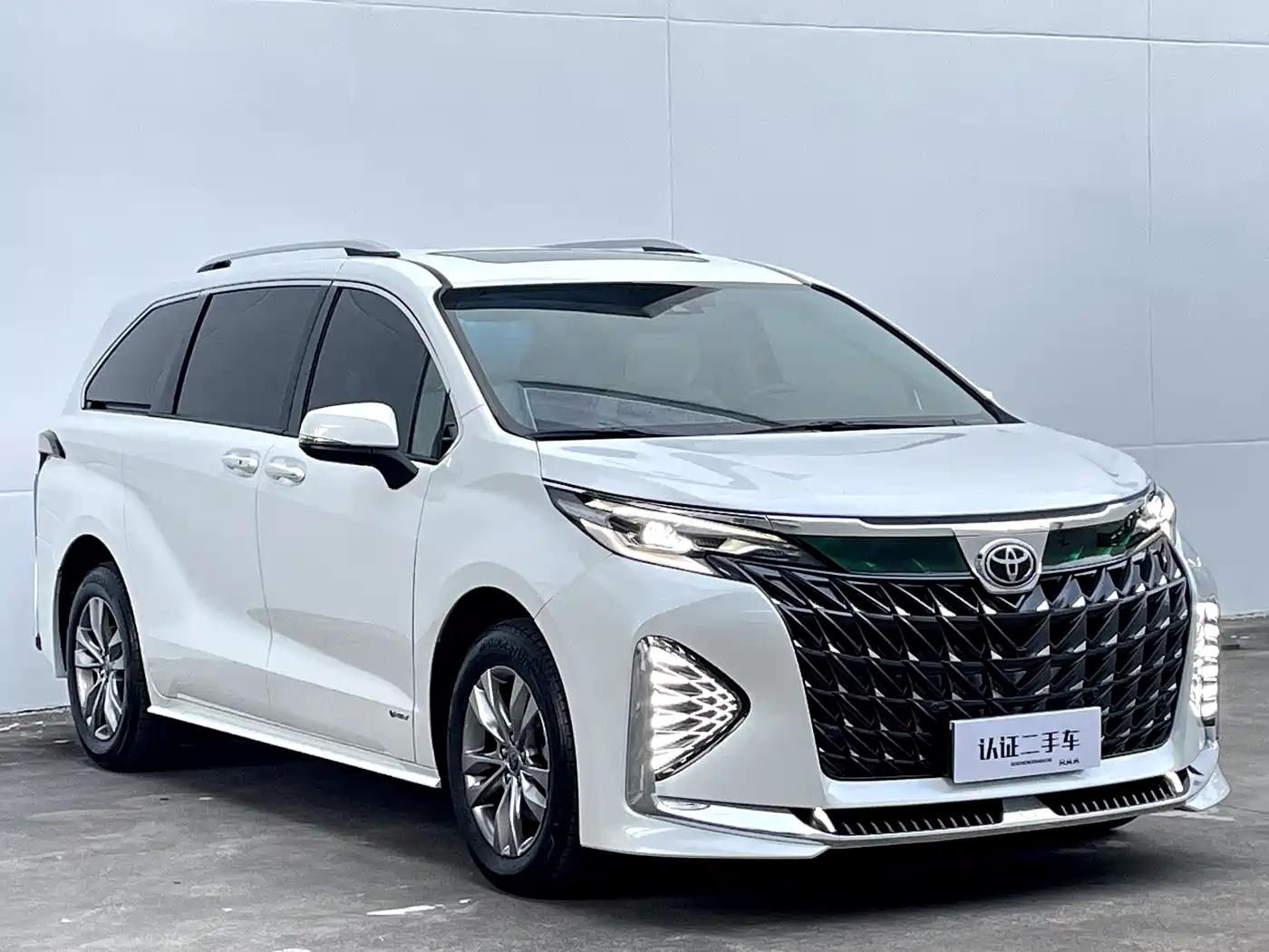 Toyota Sienna 2024 2.5L Hybrid Comfort Edition фото 4