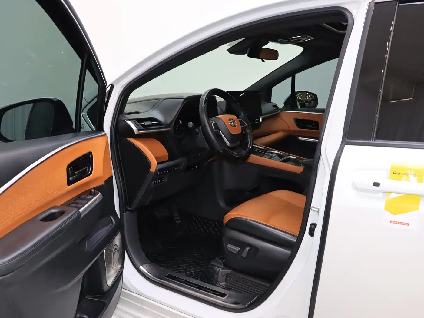 Toyota Sienna 2023 2.5L Hybrid Comfort Edition фото 14