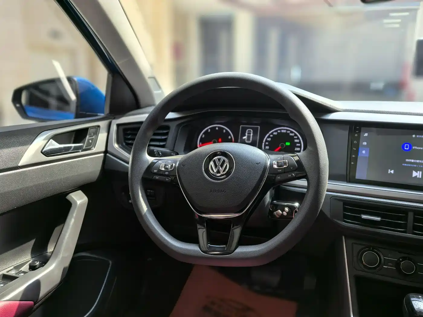VOLKSWAGEN POLO