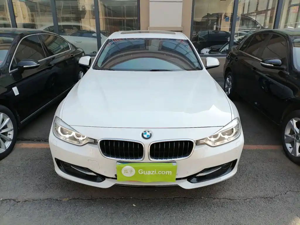 Photo 3 - BMW 3 Series