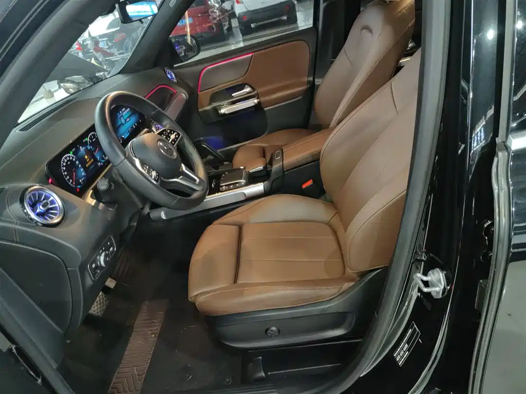 MERCEDES-BENZ GLB